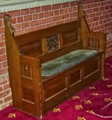 Box-seat pew with lift-up lid