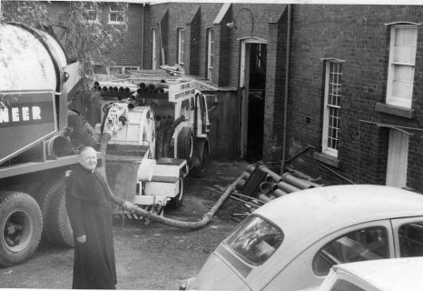 1974-Pumping-concrete