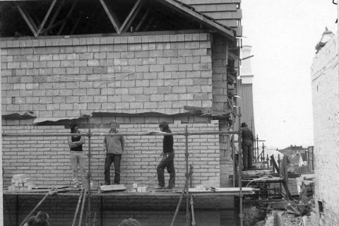 1974-Rear-wall-units