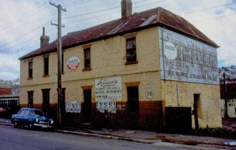The former Queens Head Hotel, Wellington St. Launceston circa 1974.
