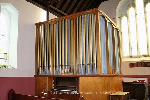 Original-St-Johns-organ-now-at-Franklin-2