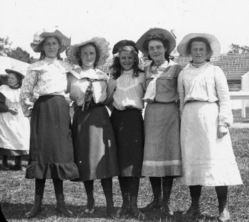 1900-Happy-girls-Sunday-School-Treat