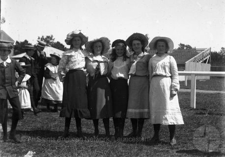 1900-Sunday-School-Treat-happy-girls