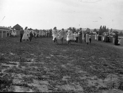 1900-Sunday-School-Treat-more-energetic-girls
