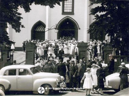 1956-ca-Broadland-House-girls
