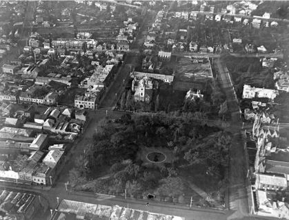 1921-aerial-view-of-Princes-Square-and-St-Johns-H-J-King