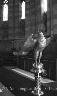 1930s-Oakden-memorial-lectern-eagle-4