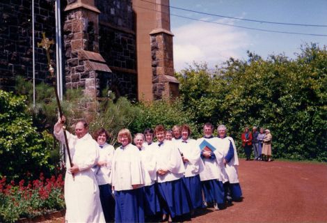 1980s-choir-visiting-elsewhere