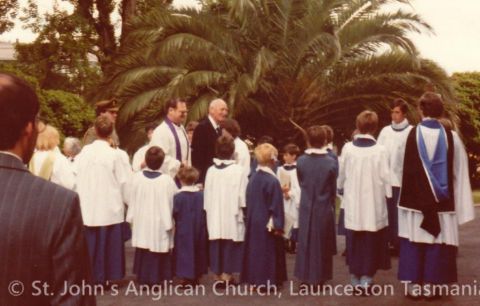 1984 governor of Tasmania with choir.jpg
