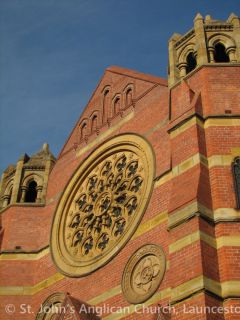 2007 rose window exterior a.jpg