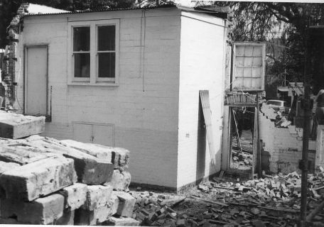 1974-Kitchen-and-middle-hall