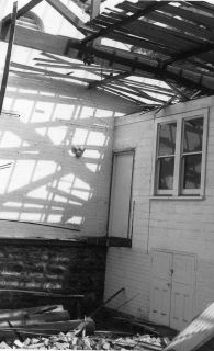 1974-Middle-hall-and-kitchen