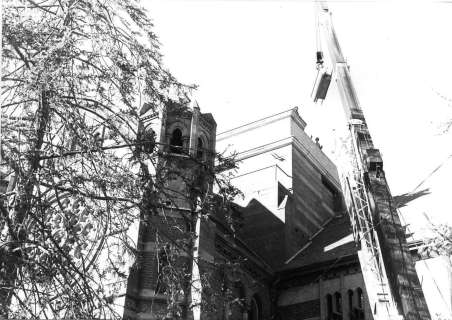 1982-restoration-installation-of-parapet-on-dome