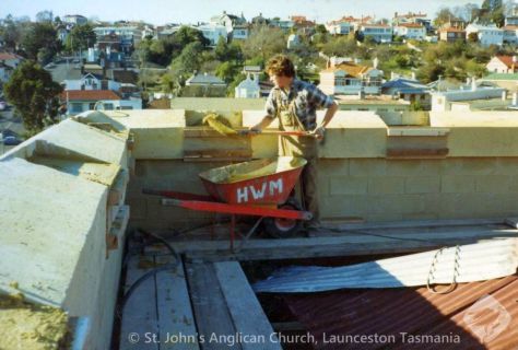 Hinman Wright Manser bricklayer at work