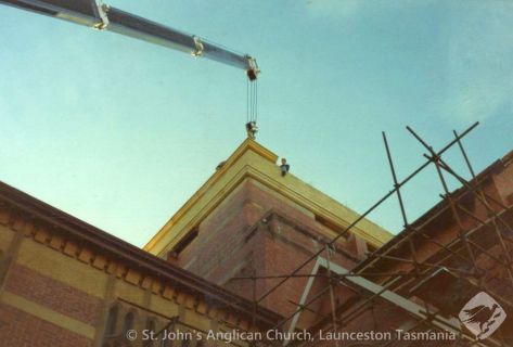 Parapet corner lifting - SE corner